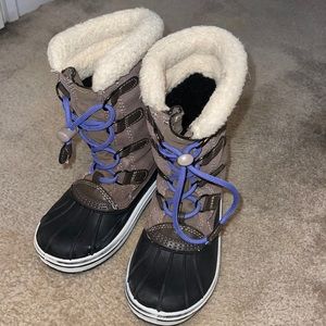 Snow boots